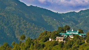 Mountain view - Neemrana's - Ramgarh Bungalows (Kosiyakutoli)