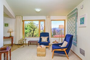 Grand Room | Minibar, individually decorated, individually furnished, desk - Neemrana's - Ramgarh Bungalows (Kosiyakutoli)