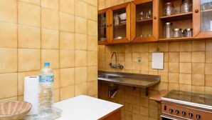 Appartement traditionnel | Cuisine privée | Four à micro-ondes, un four, bouilloire électrique