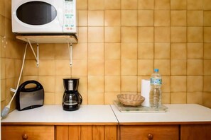 Apartamento tradicional | Cozinha privada | Micro-ondas, fogão, chaleira elétrica