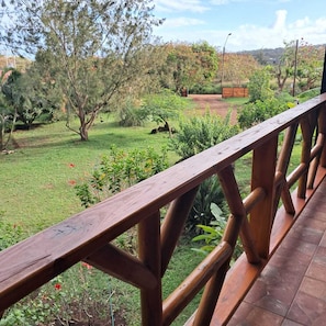 Suite Studio Supérieure, 1 très grand lit, vue jardin | Balcon