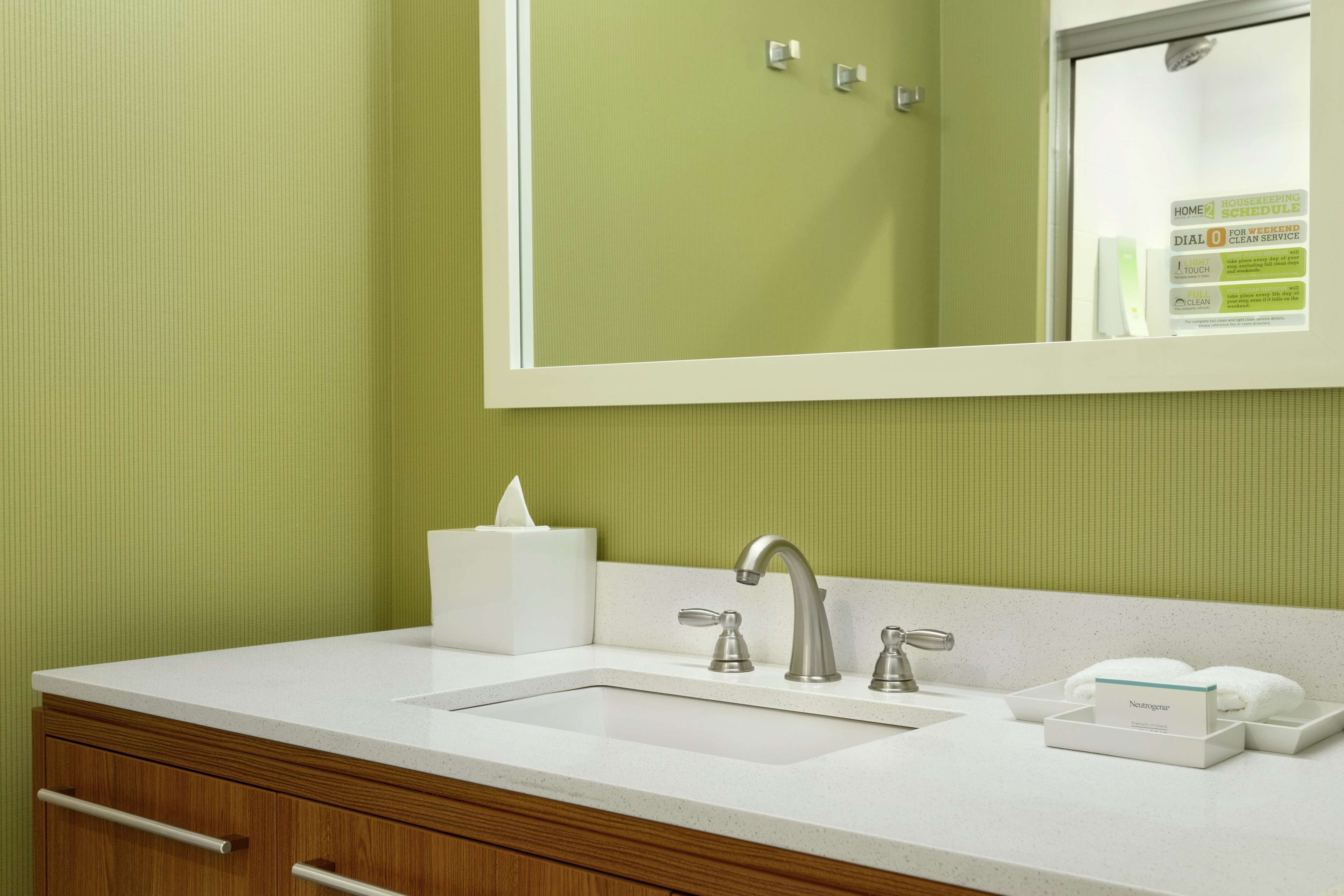 free toiletries, towels