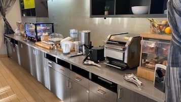 Petit déjeuner complet compris tous les jours