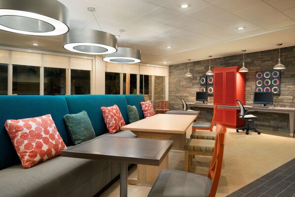 Business center - Home2 Suites by Hilton Roanoke, VA (Roanoke)