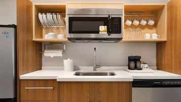 大型冰箱、微波爐、洗碗機、鍋具/餐盤/廚房用品