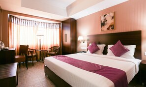 Desk, soundproofing, free WiFi, bed sheets - Cochin Legacy (Kanayannur)