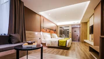 Executive Twin Room | Desk, blackout curtains, free WiFi