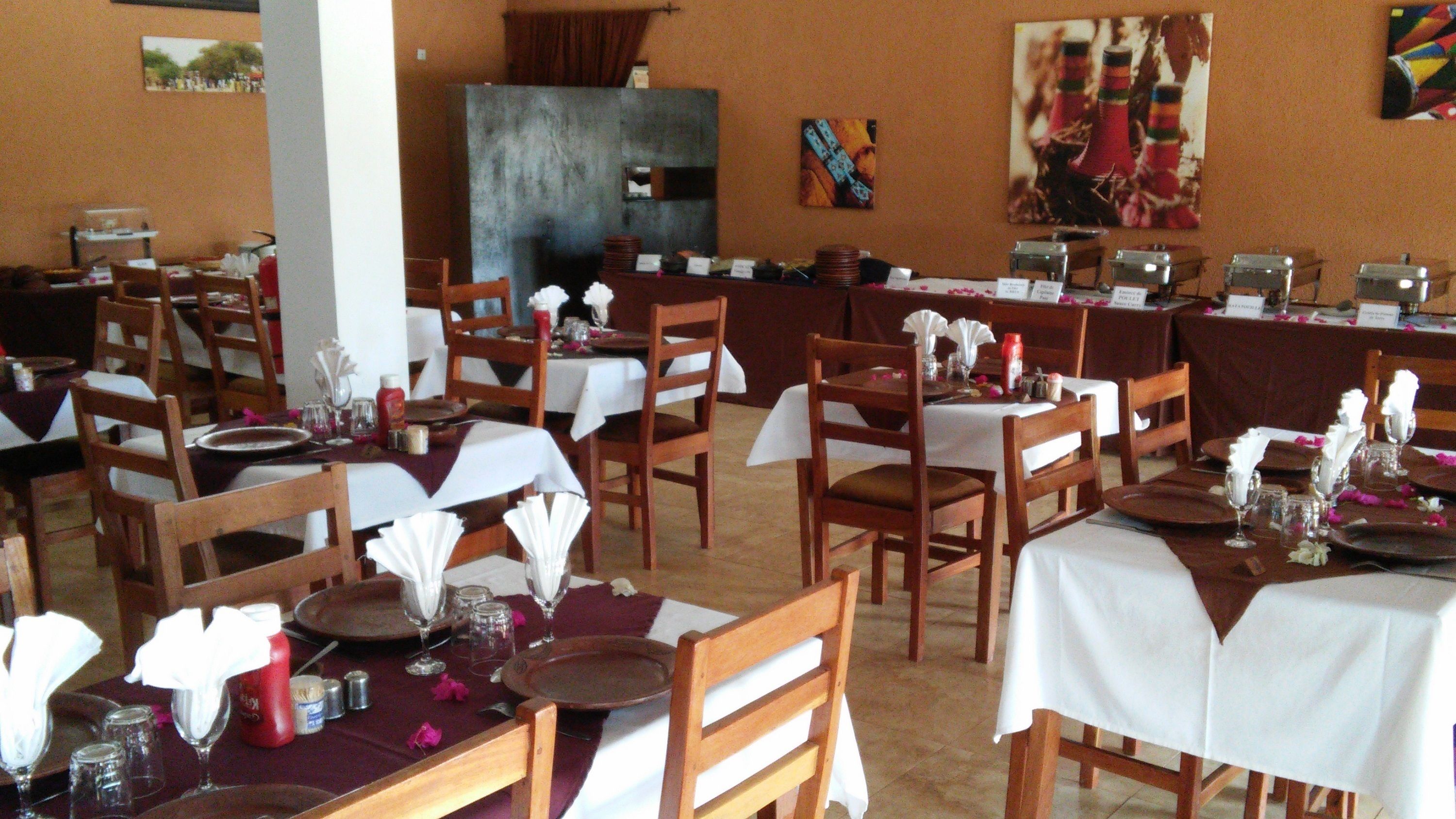 Serveert ontbijt, lunch, diner, uitzicht op het zwembad 