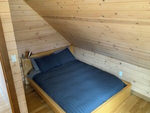 Family Cabin | Bed sheets - Rolling Huts (Winthrop)