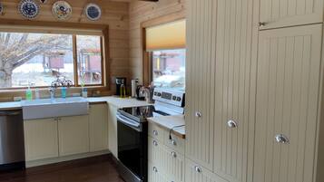 Cabane Familiale | Cuisine privée | Réfrigérateur, micro-ondes, cafetière/bouilloire, bouilloire électrique