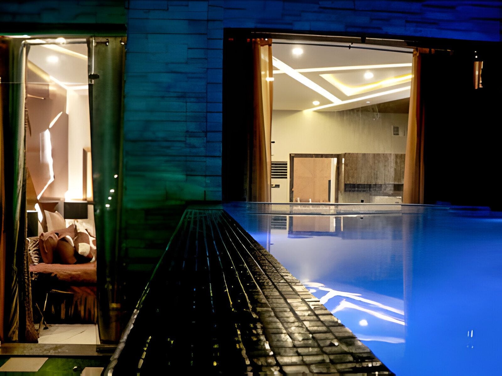 Àtic, 1 llit de matrimoni gran, no fumadors, vistes a la piscina | Vista des de l'habitació