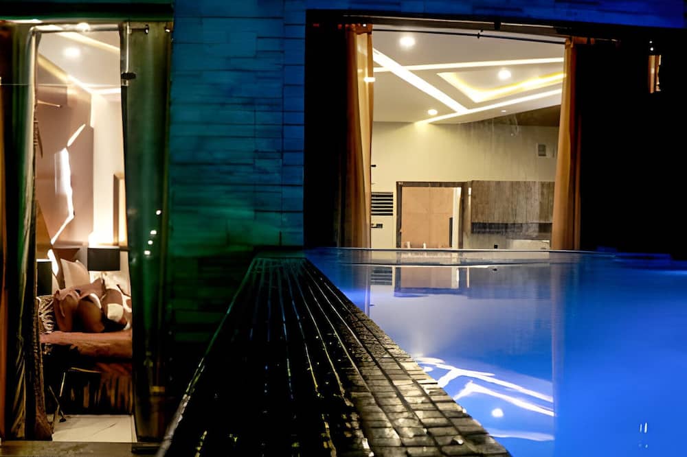 Hilton Suites