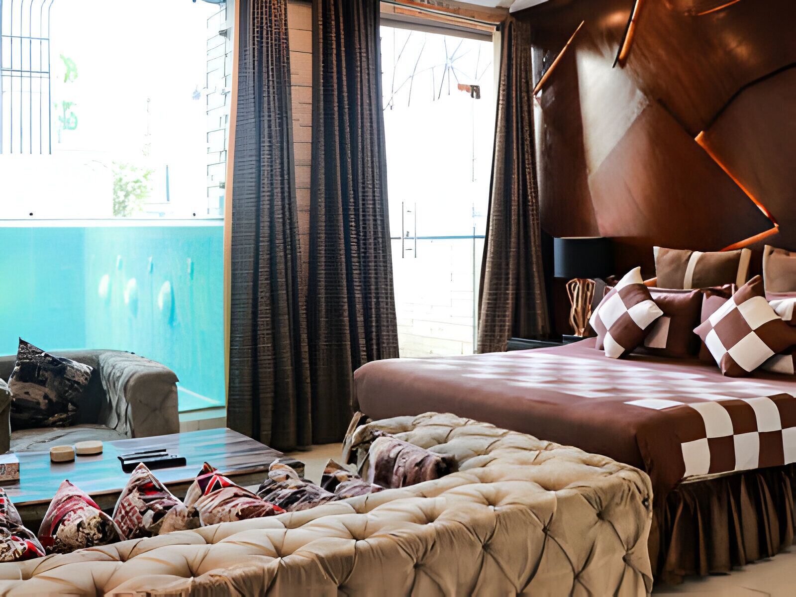 Penthouse, 1 King Bed, Non Smoking, Pool View | Bathroom | Combined shower/bathtub, hair dryer, slippers, towels