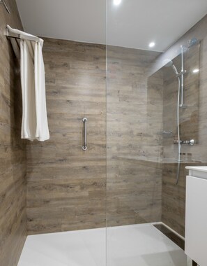 Apartment, 1 Bedroom (3 adults) | Bathroom - LAS Dunas (Chiclana de la Frontera)