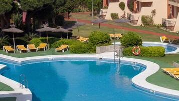 2 piscinas al aire libre