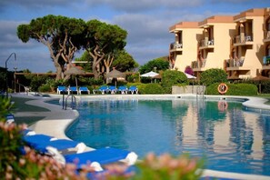 2 piscinas al aire libre