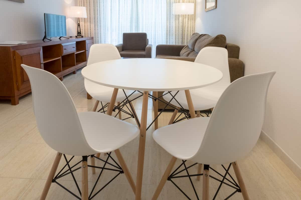 Apartamento, 1 habitación (2 adults + 1 child) | 1 dormitorio, cortinas opacas, tabla de planchar con plancha