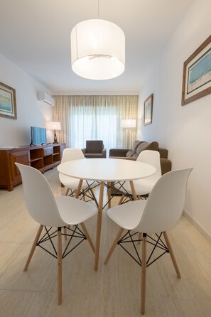 Appartement, 1 chambre (2 adults + 1 child) | 1 chambre, rideaux occultants, fer et planche à repasser, Wi-Fi gratuit