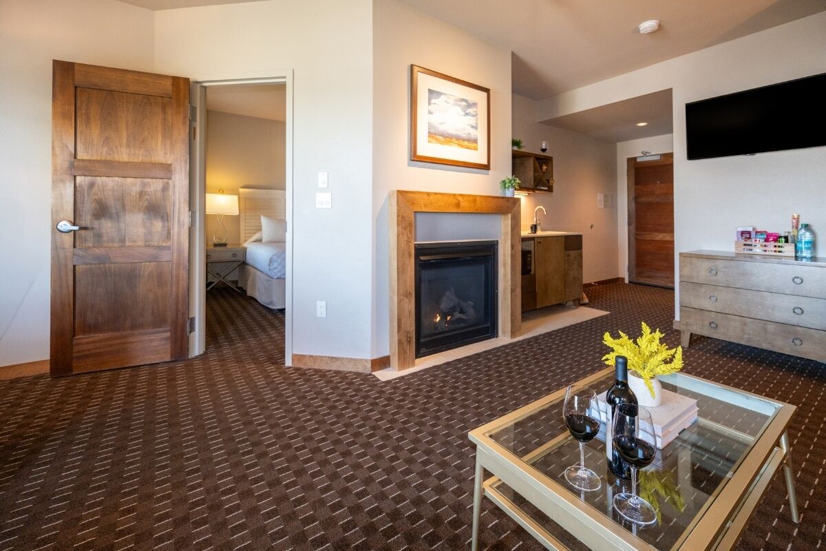 房內夾萬、免費 Wi-Fi、床單