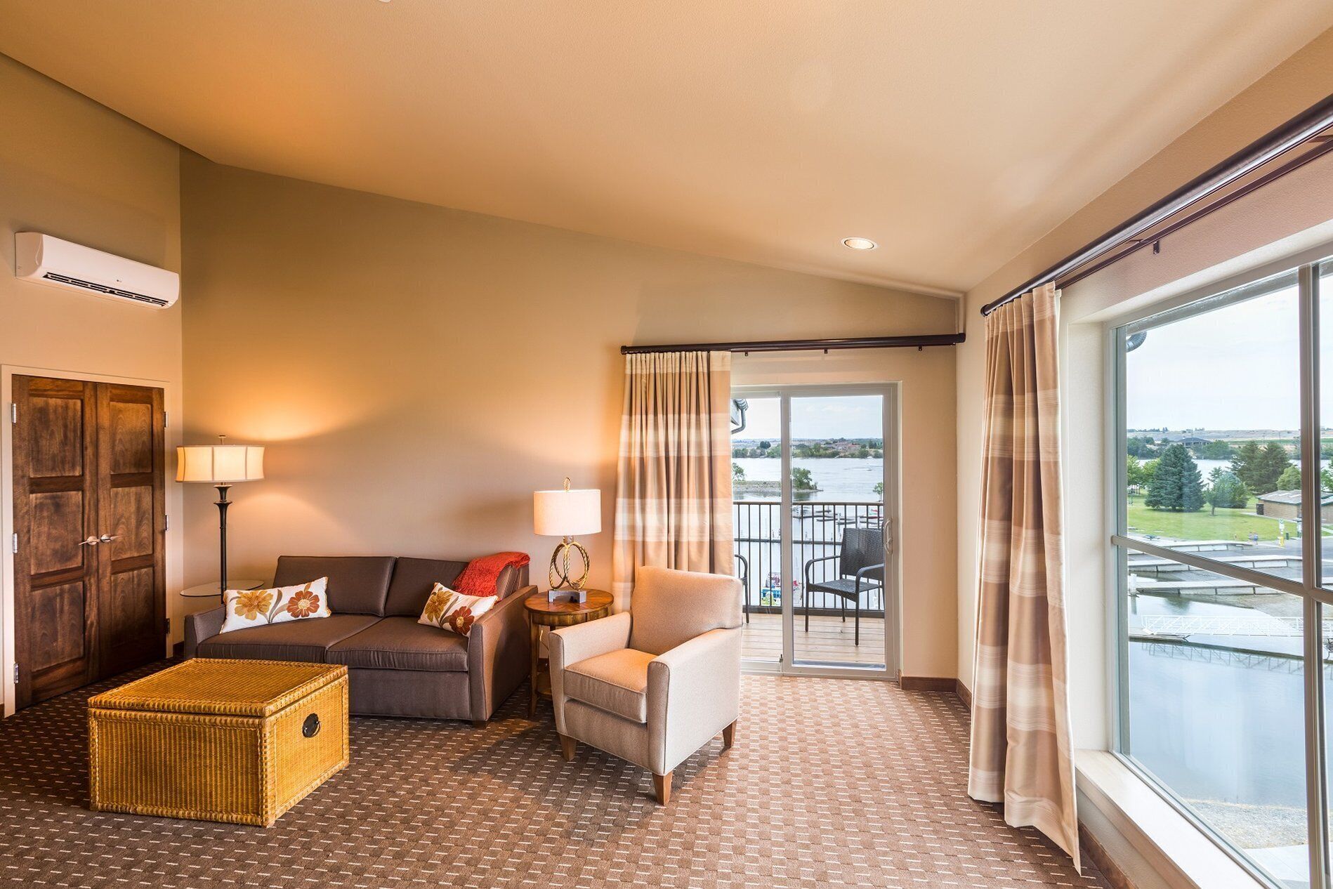 in-room safe, free wifi, bed sheets