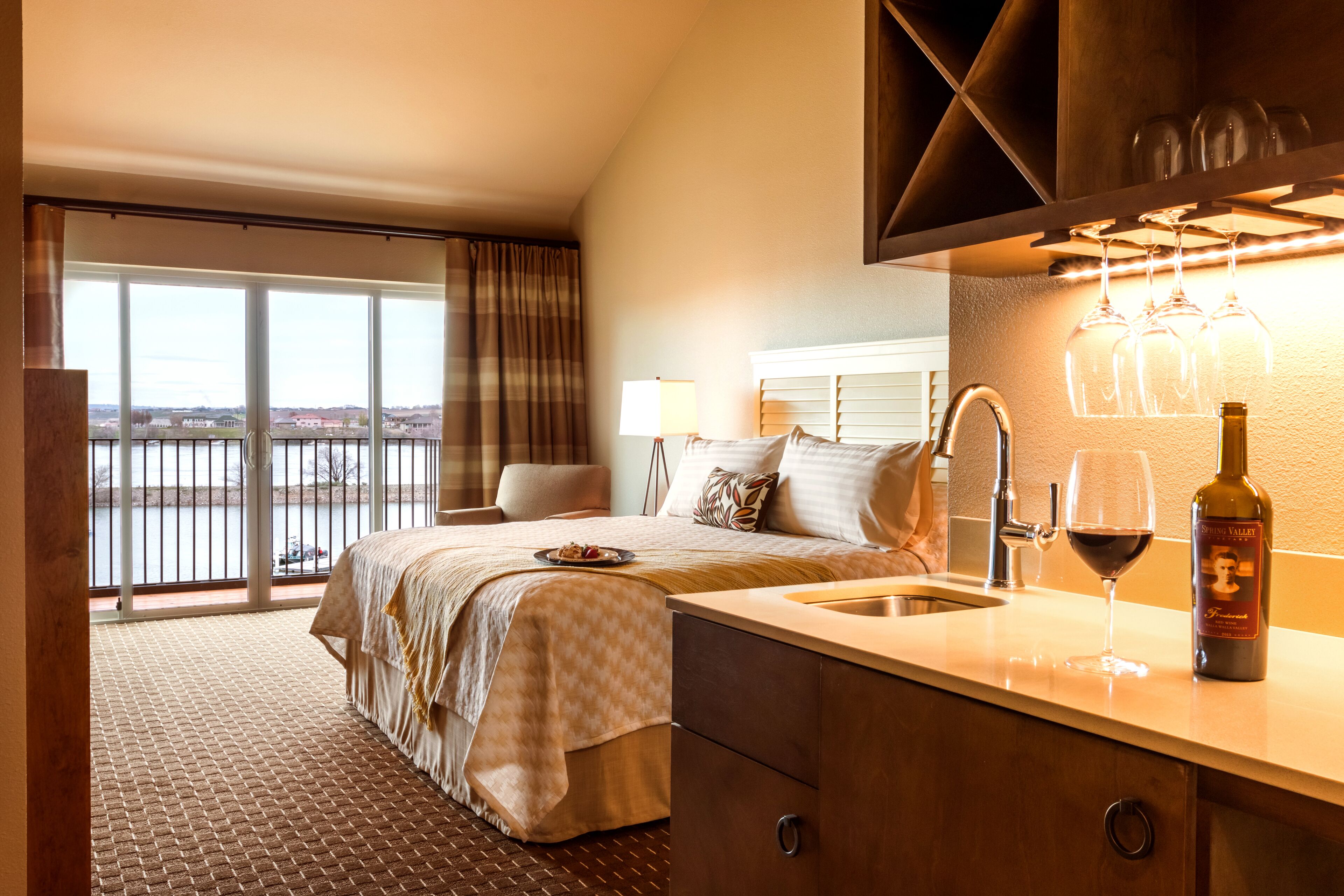 grand cru riverfront king | in-room safe, free wifi, bed sheets