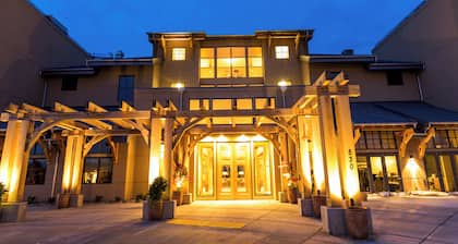 The Lodge at Columbia Point