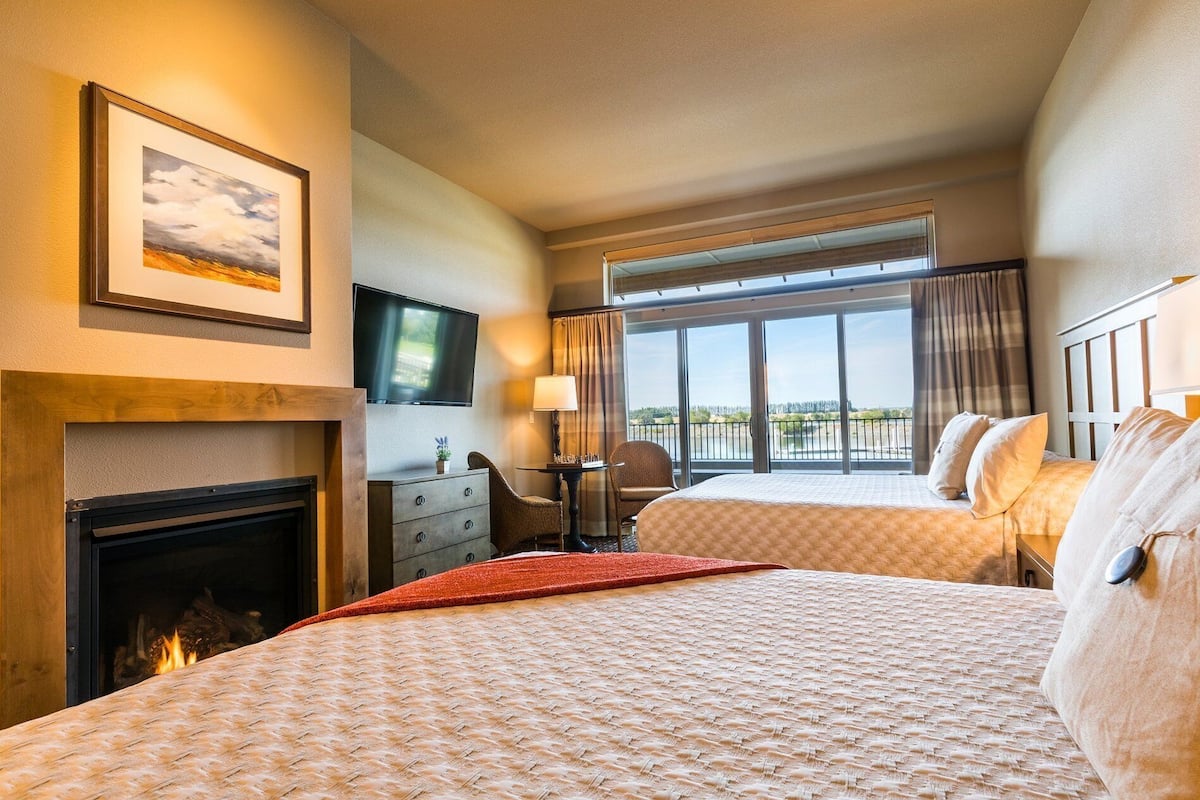 Riverfront Accessible Queen Queen | View from room