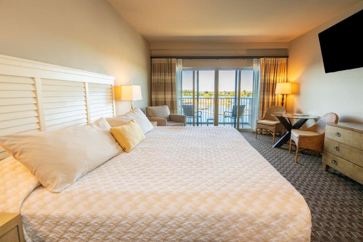 In-room safe, free WiFi, bed sheets