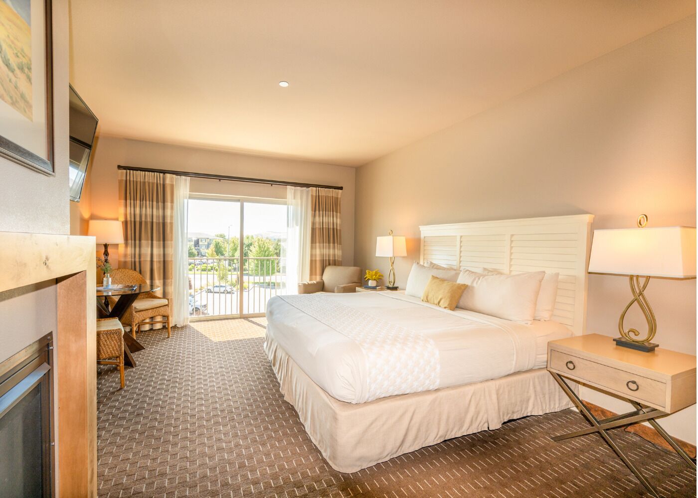 豪華客房, 1 張特大雙人床, 山景 | 房內夾萬、免費 Wi-Fi、床單