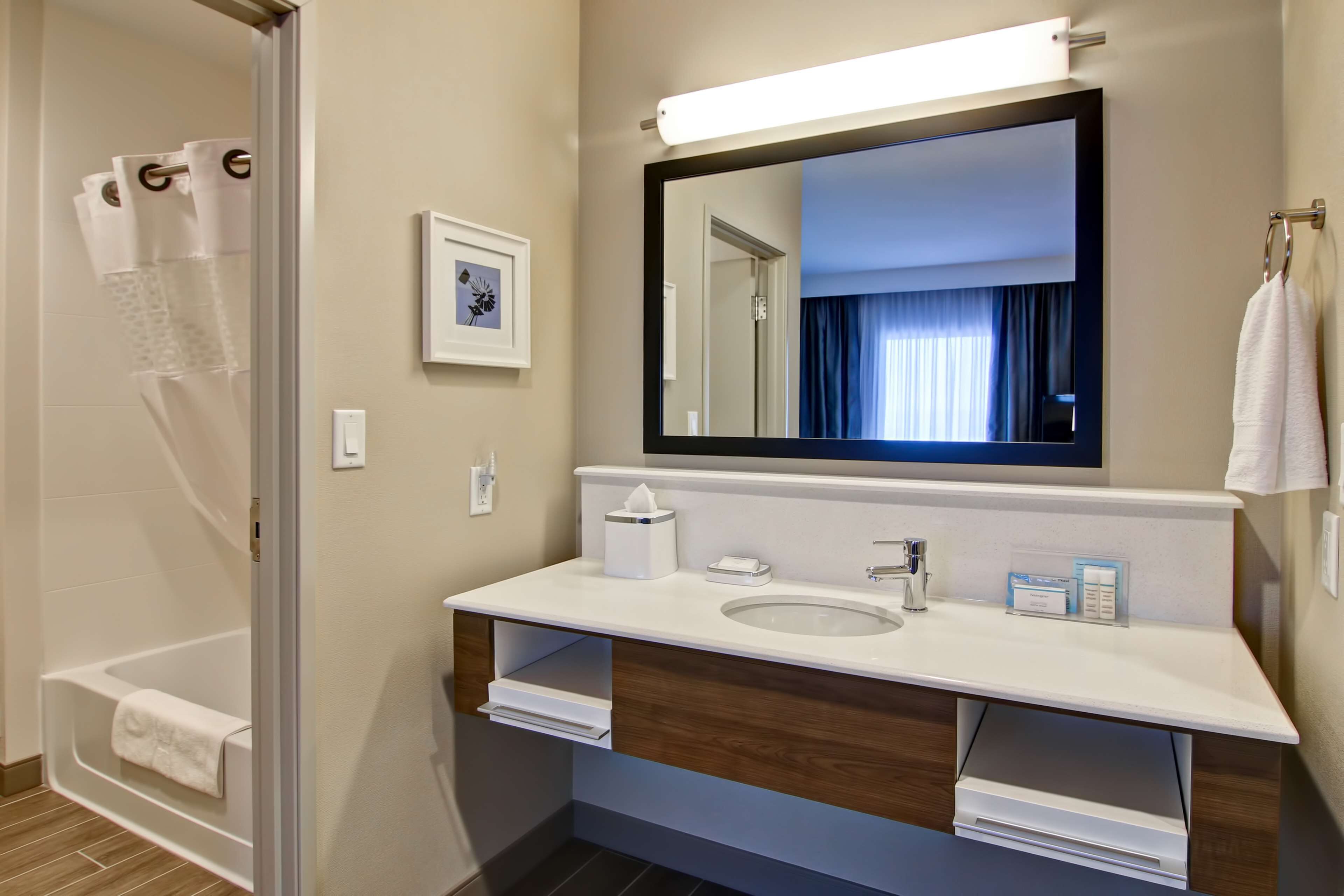 studio, 2 queen beds, refrigerator & microwave (wet bar) | bathroom | shower, free toiletries, towels