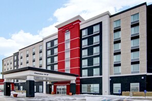 Exterior - Hampton Inn & Suites by Hilton Grande Prairie (Grande Prairie)
