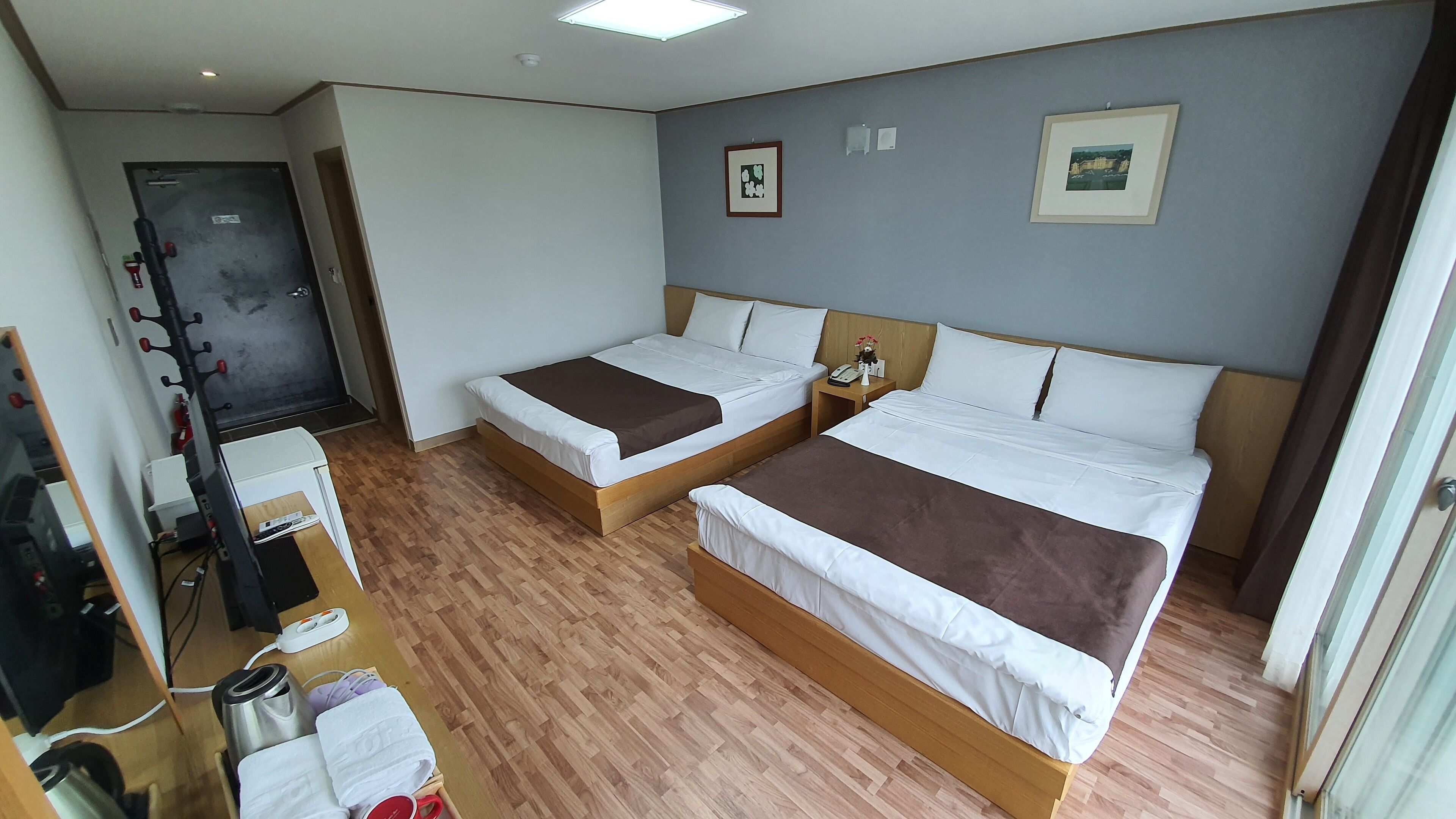 studio, mountain view | blackout curtains, free wifi, bed sheets