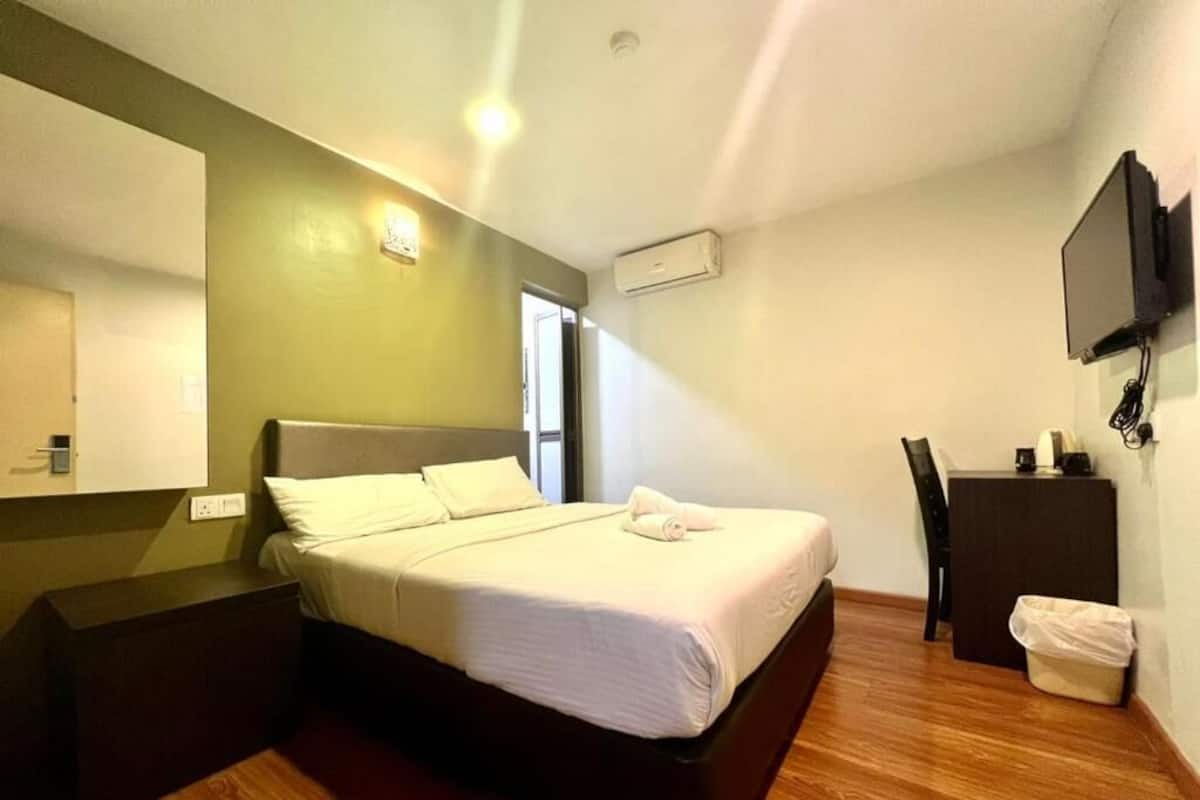 Room | 1 bilik tidur, meja, seterika/papan seterika, Wi-fi percuma