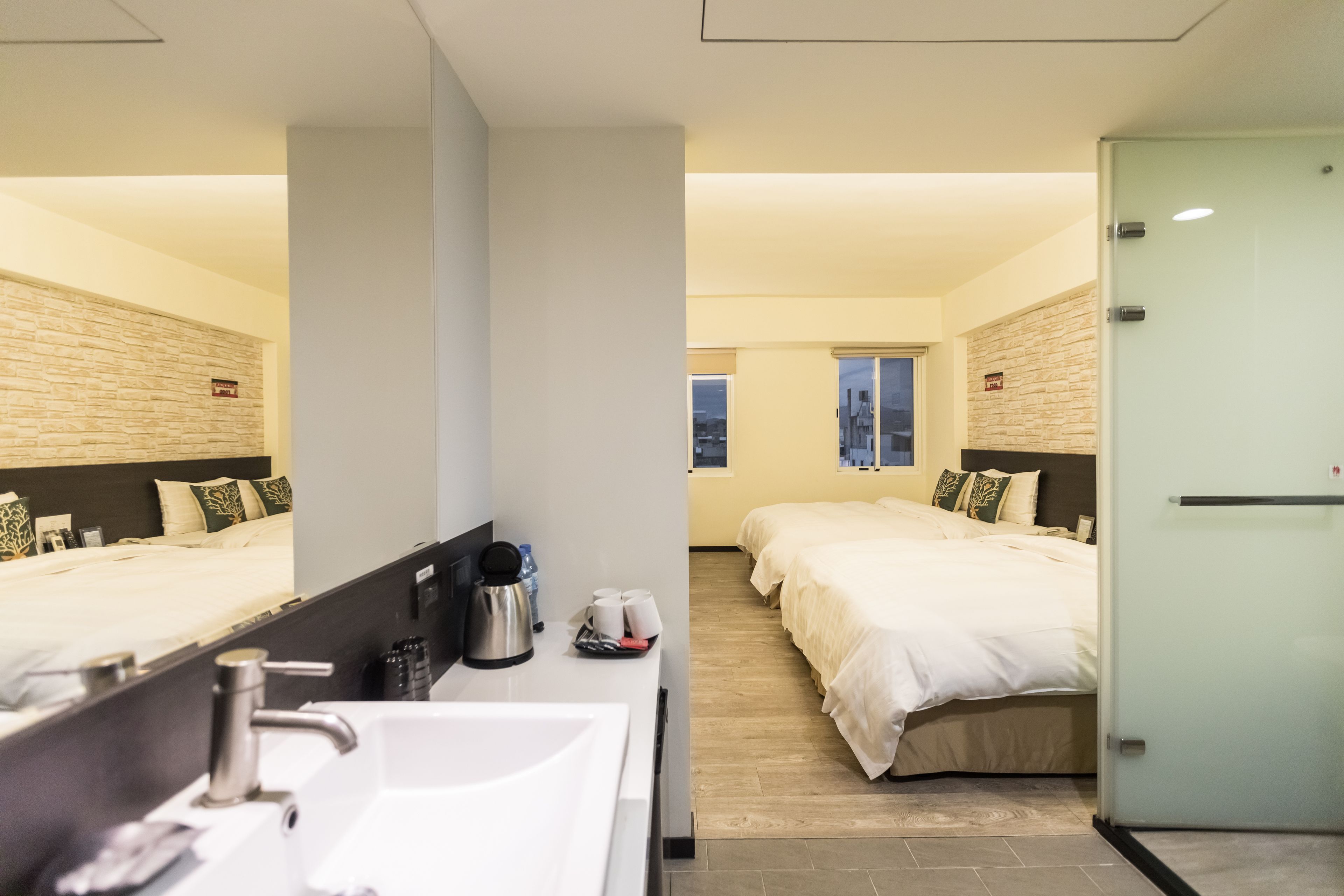 家庭客房 | 高級寢具、書桌、隔音、免費 Wi-Fi