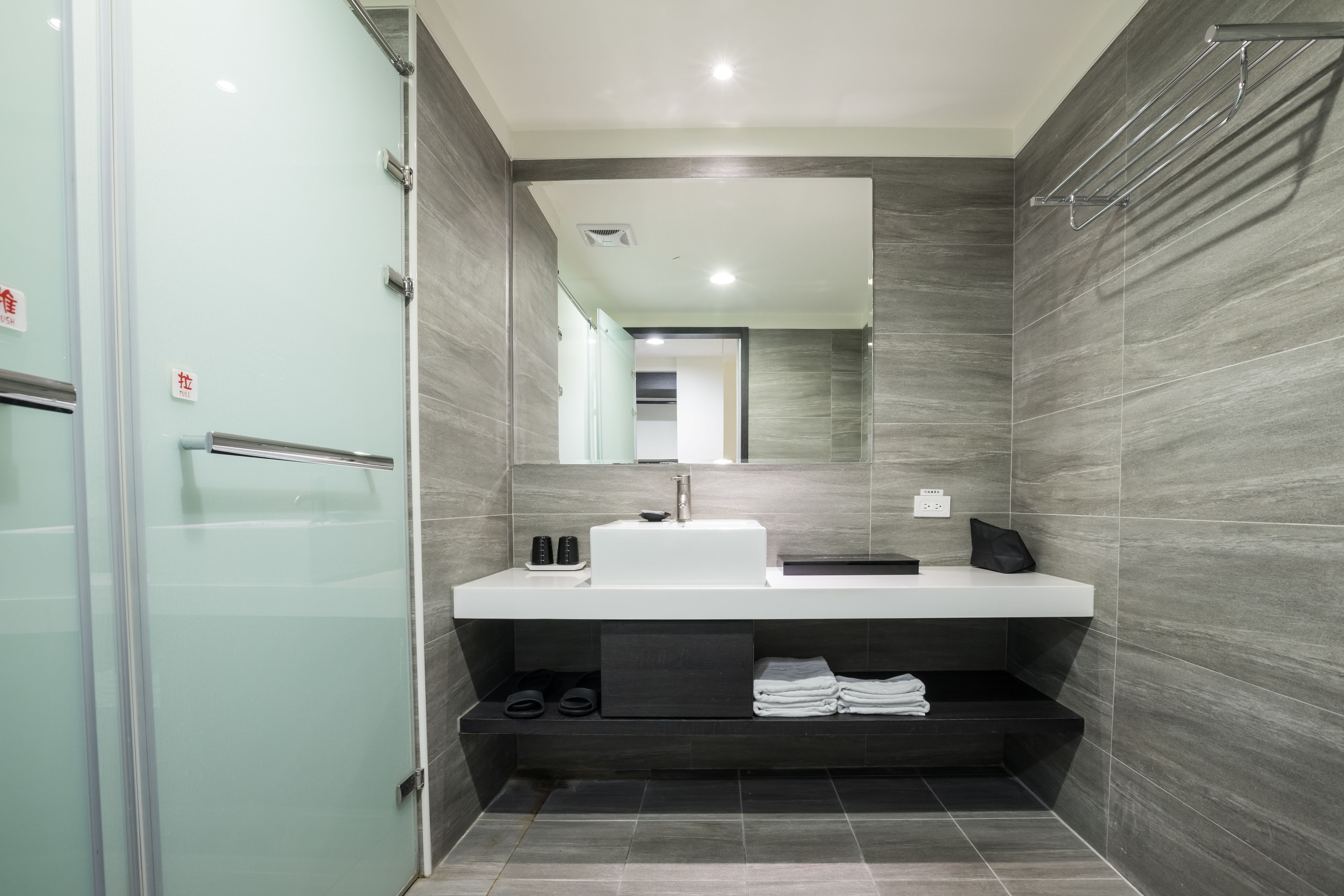 business double room single use, 1 bedroom | bathroom | shower, free toiletries, hair dryer, slippers