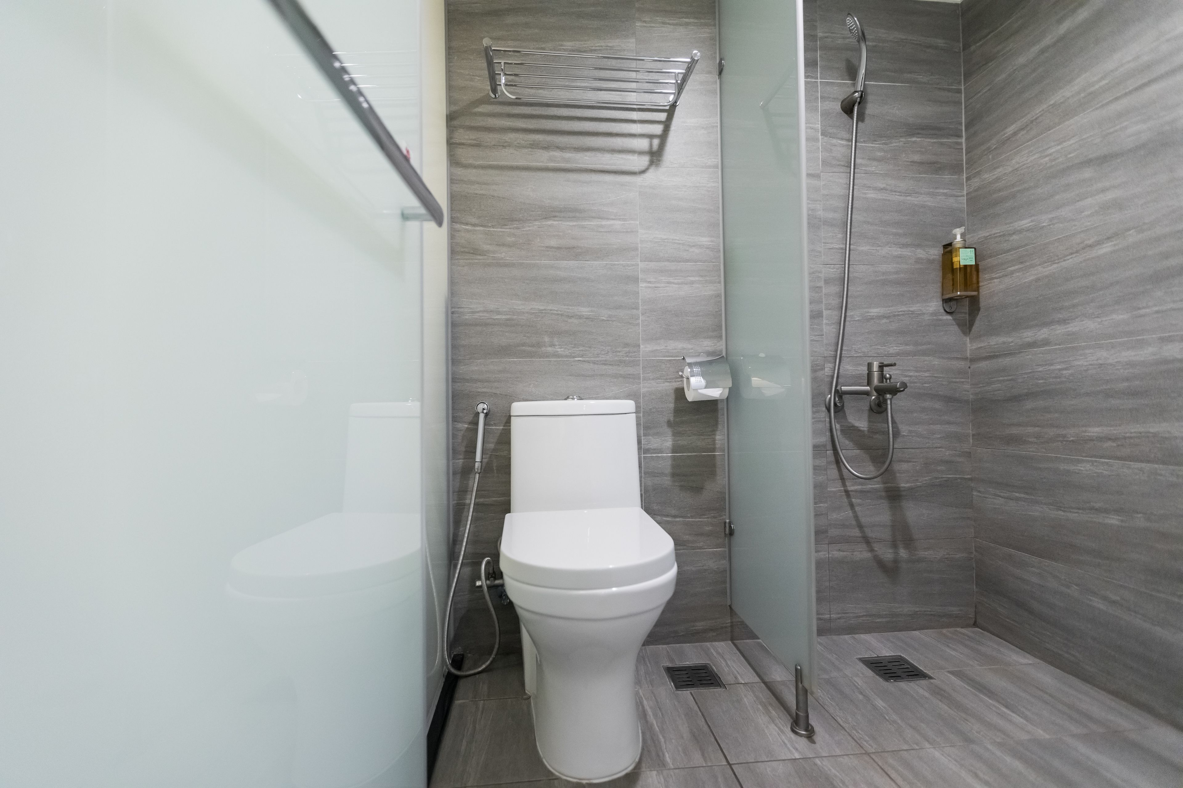 shower, free toiletries, hair dryer, slippers