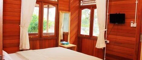 Villa, 2 Bedrooms | Desk, free WiFi, bed sheets