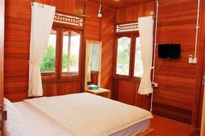 Villa, 2 Bedrooms | Desk, free WiFi, bed sheets