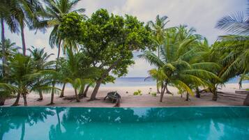 Indoor pool, sun loungers