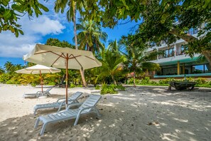 On the beach, scuba diving - Kiha Beach (Dharavandhoo)