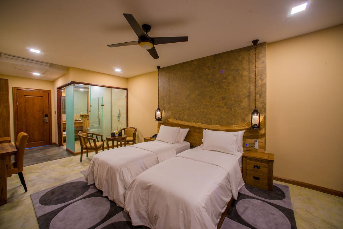 Standard Double Room | Minibar, in-room safe, desk, blackout drapes