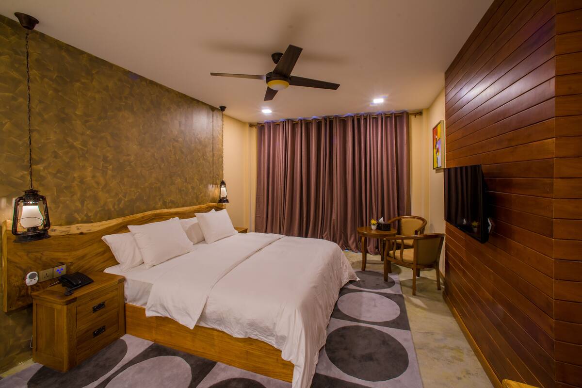 Minibar, in-room safe, desk, blackout drapes