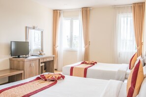 Minibar, individually decorated, individually furnished, desk - Nice Dream Dalat Hotel (Da Lat)