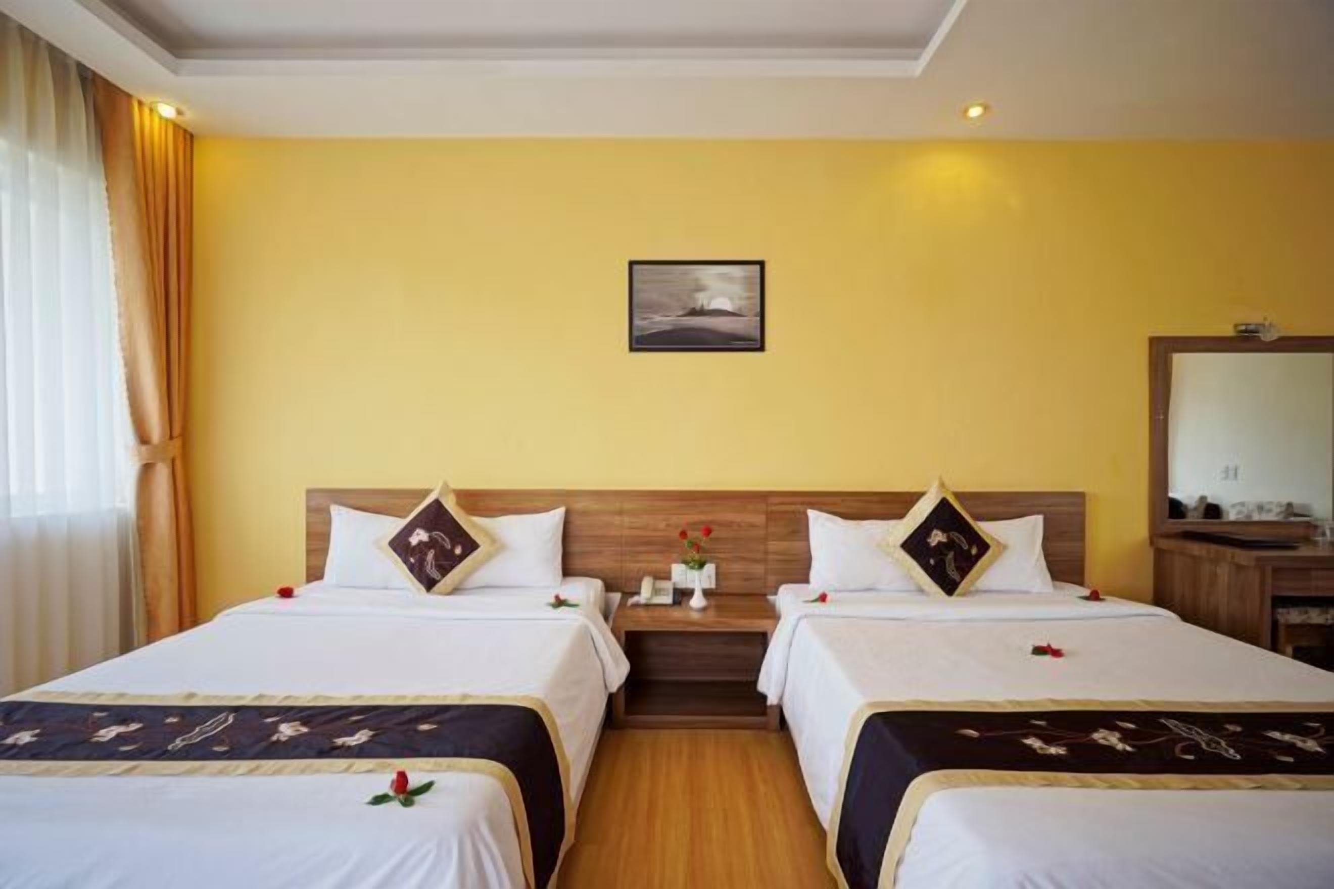 Minibar, individually decorated, individually furnished, desk