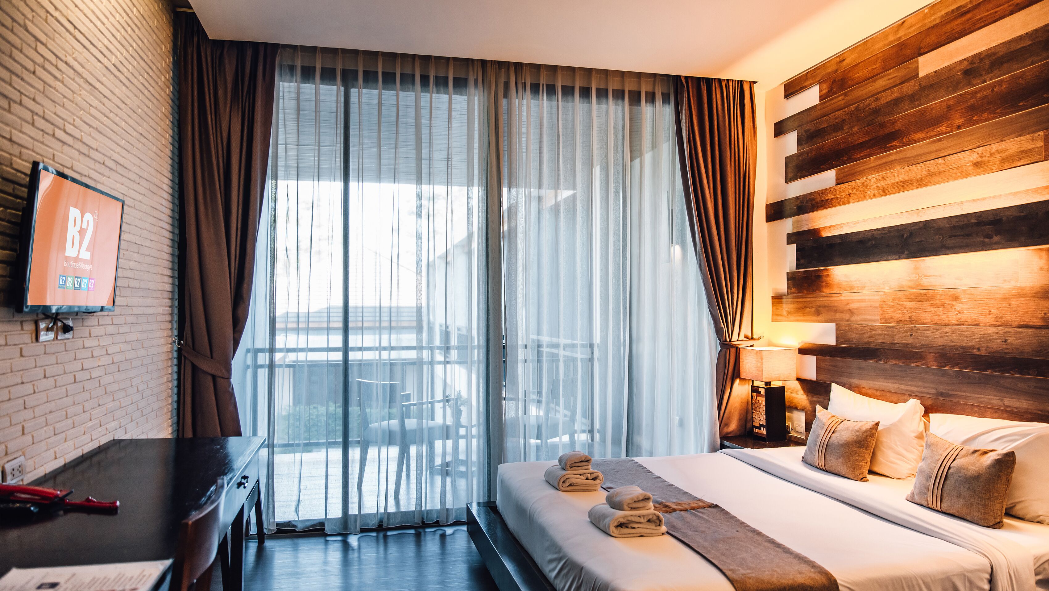 Caja de seguridad en la habitación, escritorio y cortinas blackout 