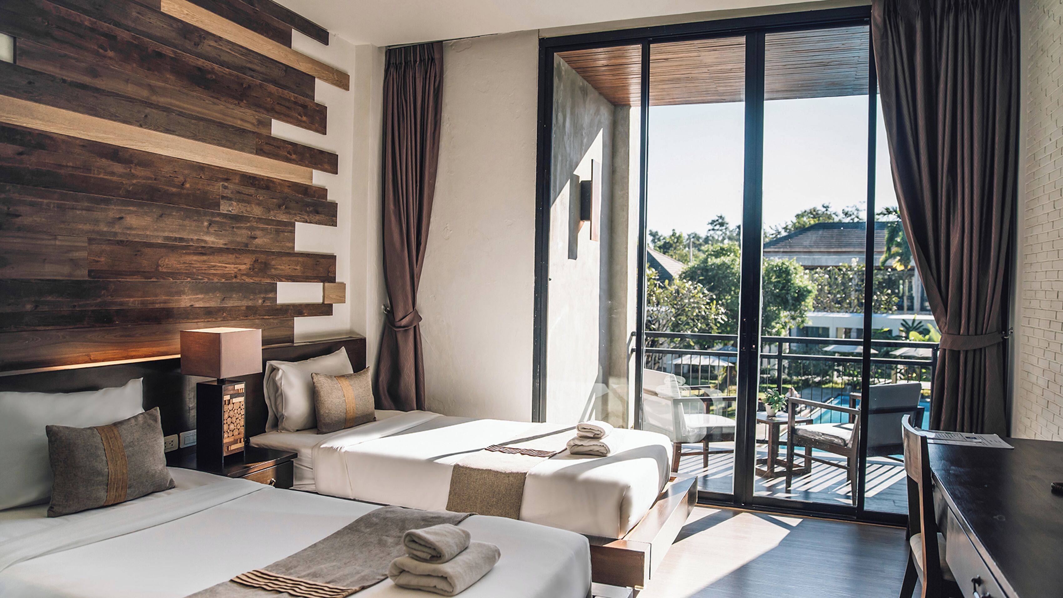 Caja de seguridad en la habitación, escritorio y cortinas blackout 