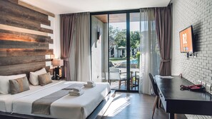 Caja de seguridad en la habitación, escritorio y cortinas blackout 