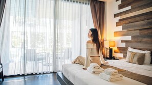 Safe på rommet, skrivebord, blendingsgardiner og wi-fi (inkludert)