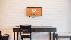 Deluxe Pool View | Safe på rommet, skrivebord, blendingsgardiner og wi-fi (inkludert)