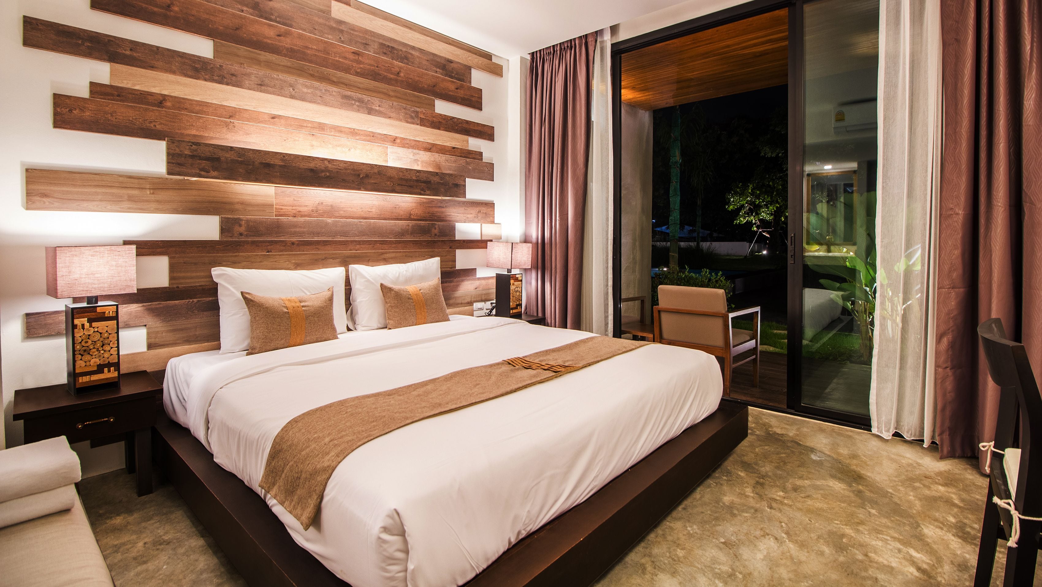 Luxury Premier | In-room safe, desk, blackout drapes, free WiFi